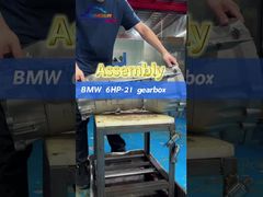 Monteer de automatische transmissie van BMW